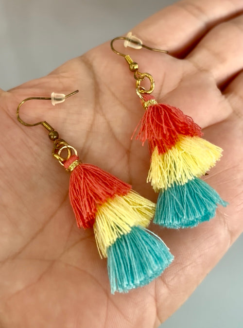 ARETES TASSEL TRICOLOR